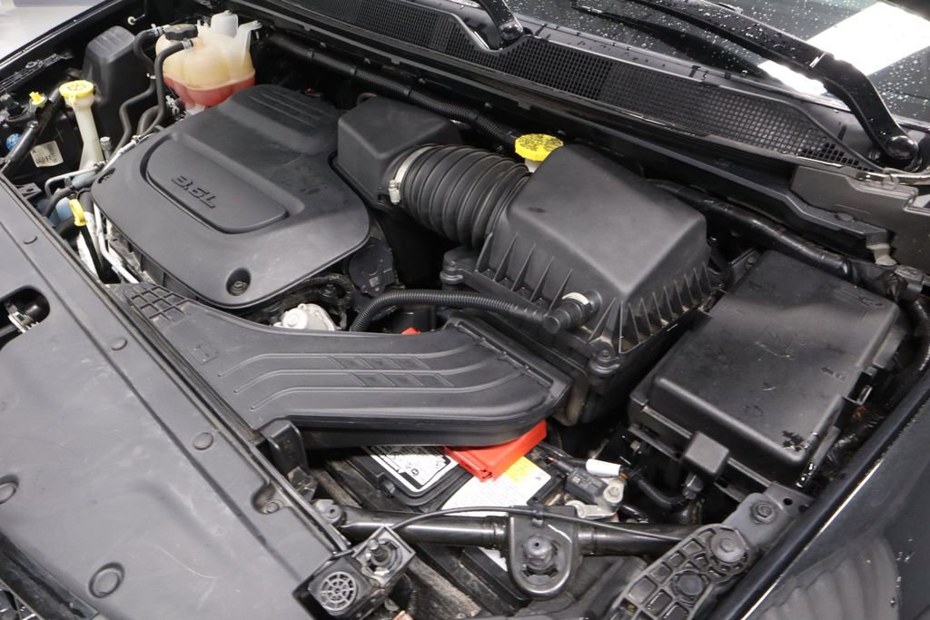 Used 2022 Chrysler Pacifica Touring-L w/ Uconnect Theater Family Group FWD image 14