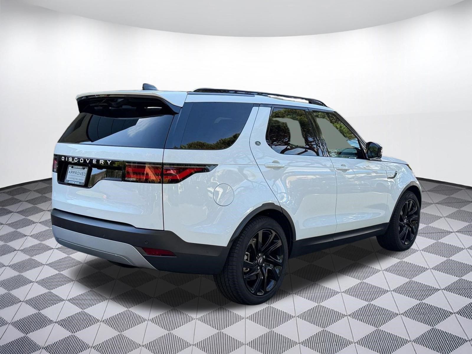 Certified 2025 Land Rover Discovery S AWD/4WD image 9