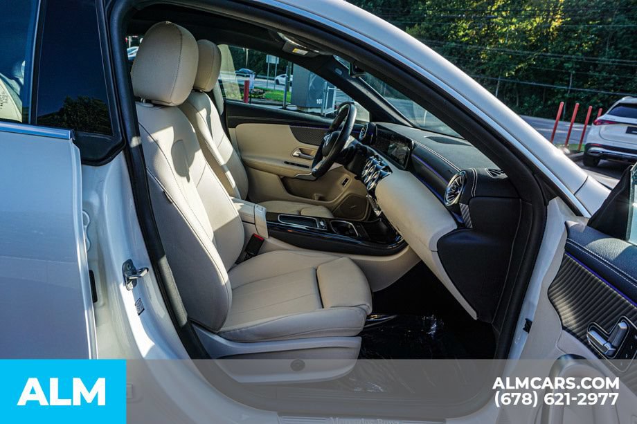 Used 2025 Mercedes-Benz CLA 250 w/ Exclusive Package image 22