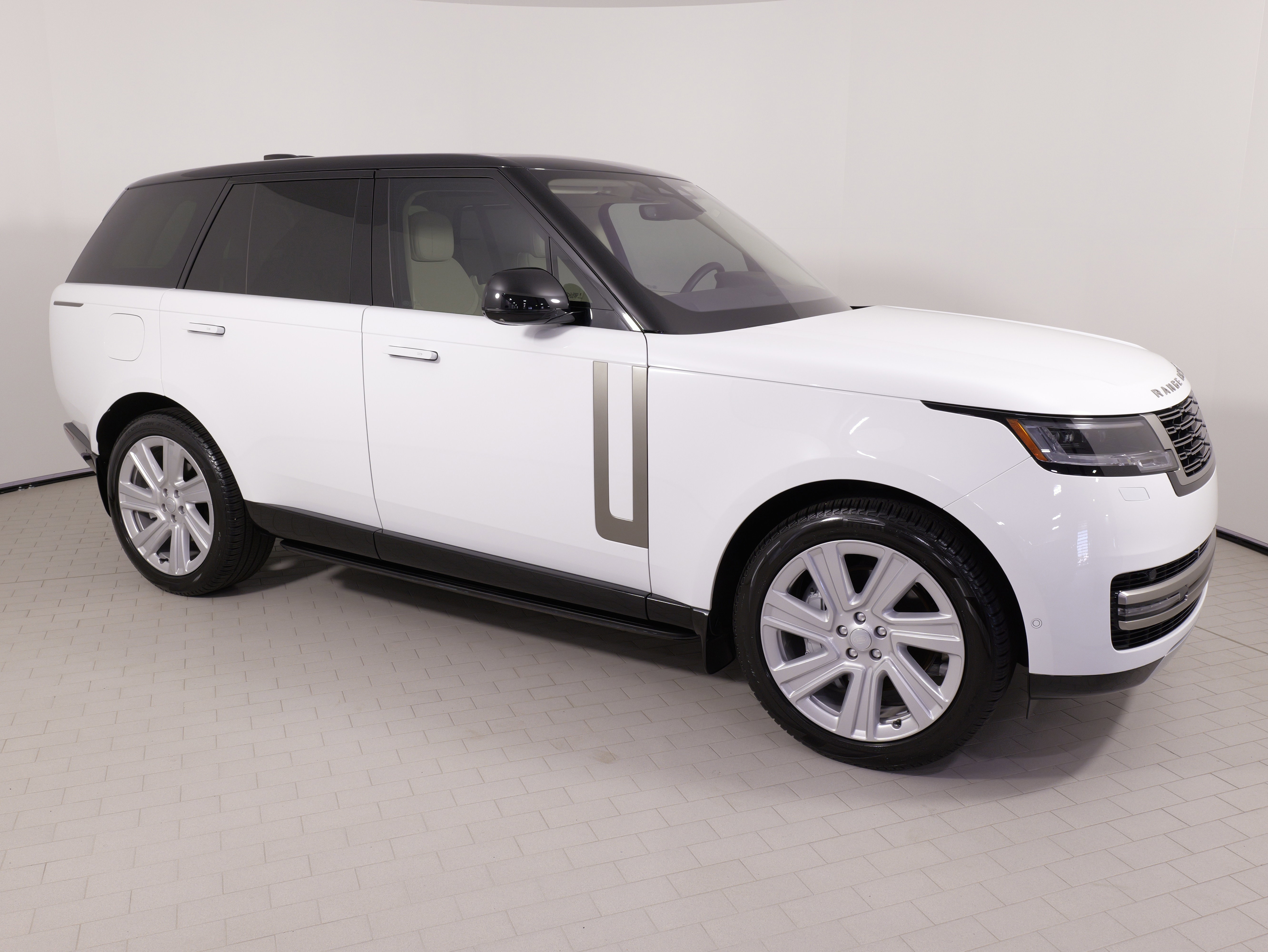 Used 2023 Land Rover Range Rover SE image 7