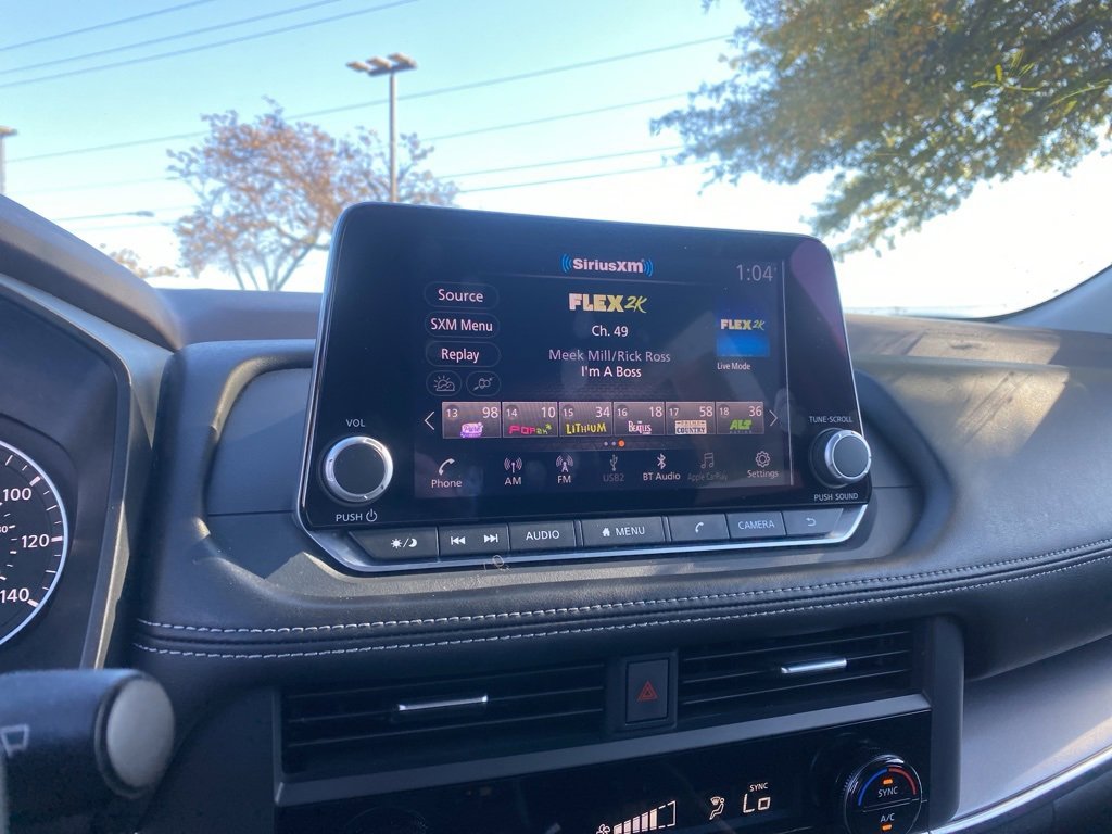 Used 2023 Nissan Rogue SV image 17