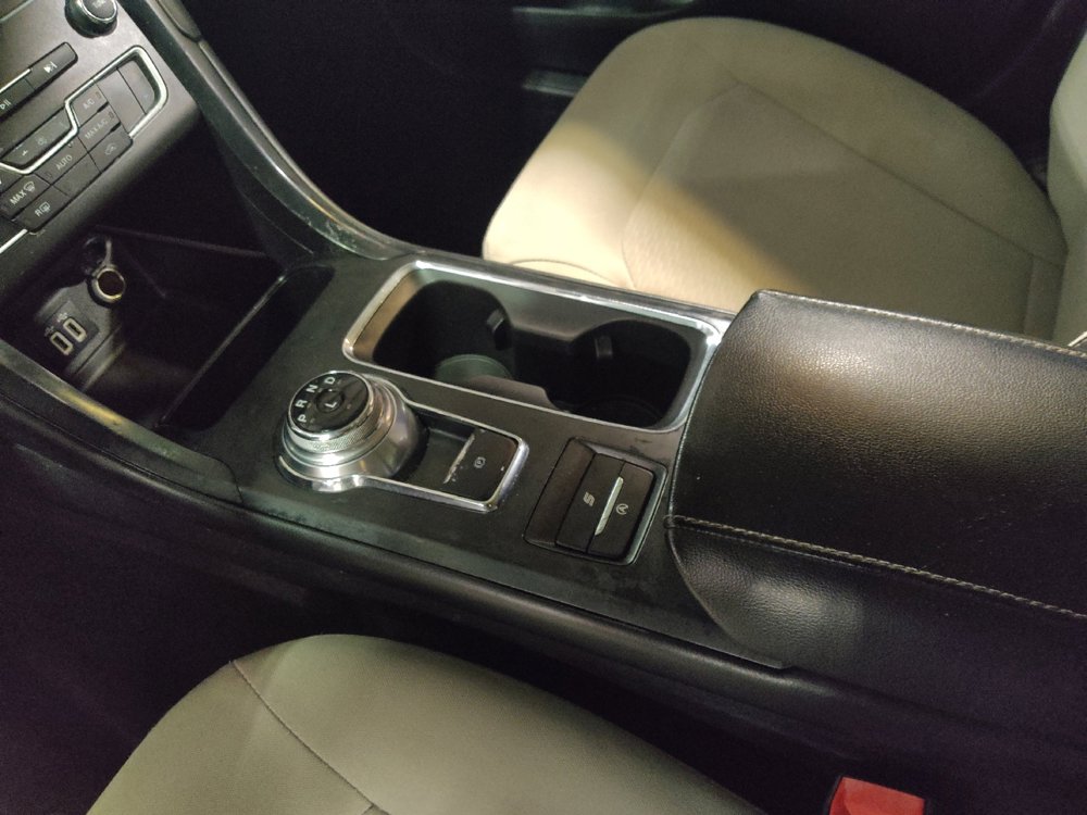 Used 2020 Ford Fusion SE w/ Equipment Group 151A FWD image 26