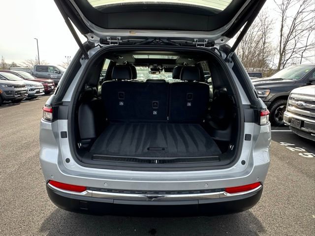 Used 2024 Jeep Grand Cherokee Limited image 14