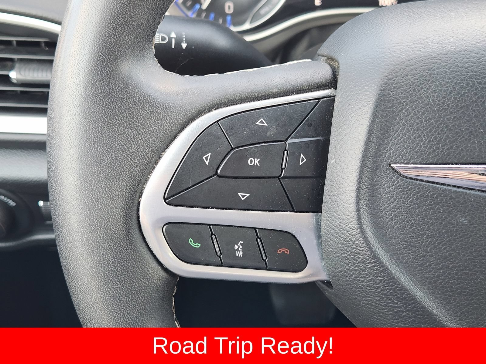 Used 2025 Chrysler Pacifica Select FWD image 36