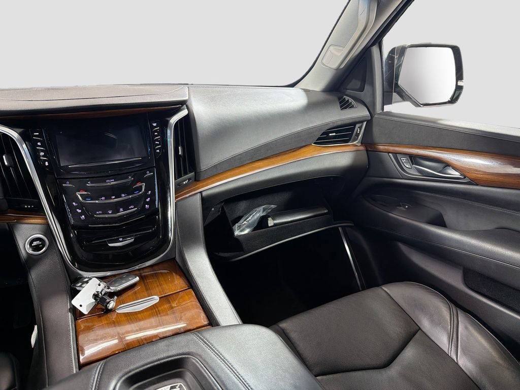Used 2017 Cadillac Escalade Luxury AWD/4WD image 24