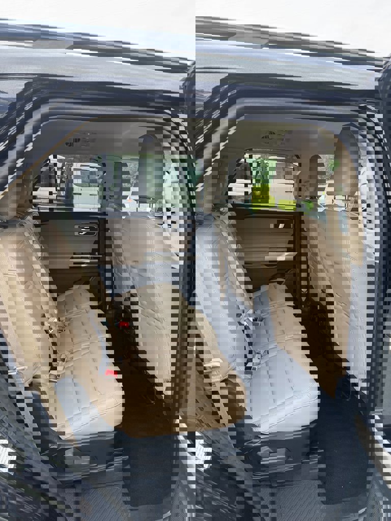 Used 2024 Ford Explorer XLT w/ Equipment Group 202A image 11