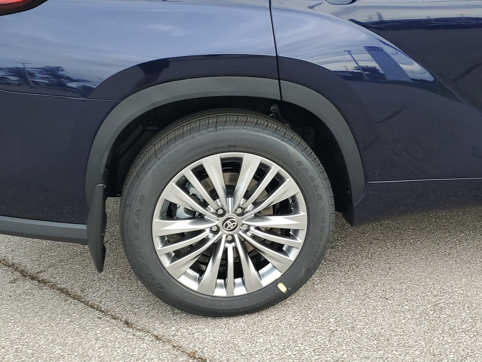 New 2026 Toyota Highlander Platinum AWD/4WD image 5