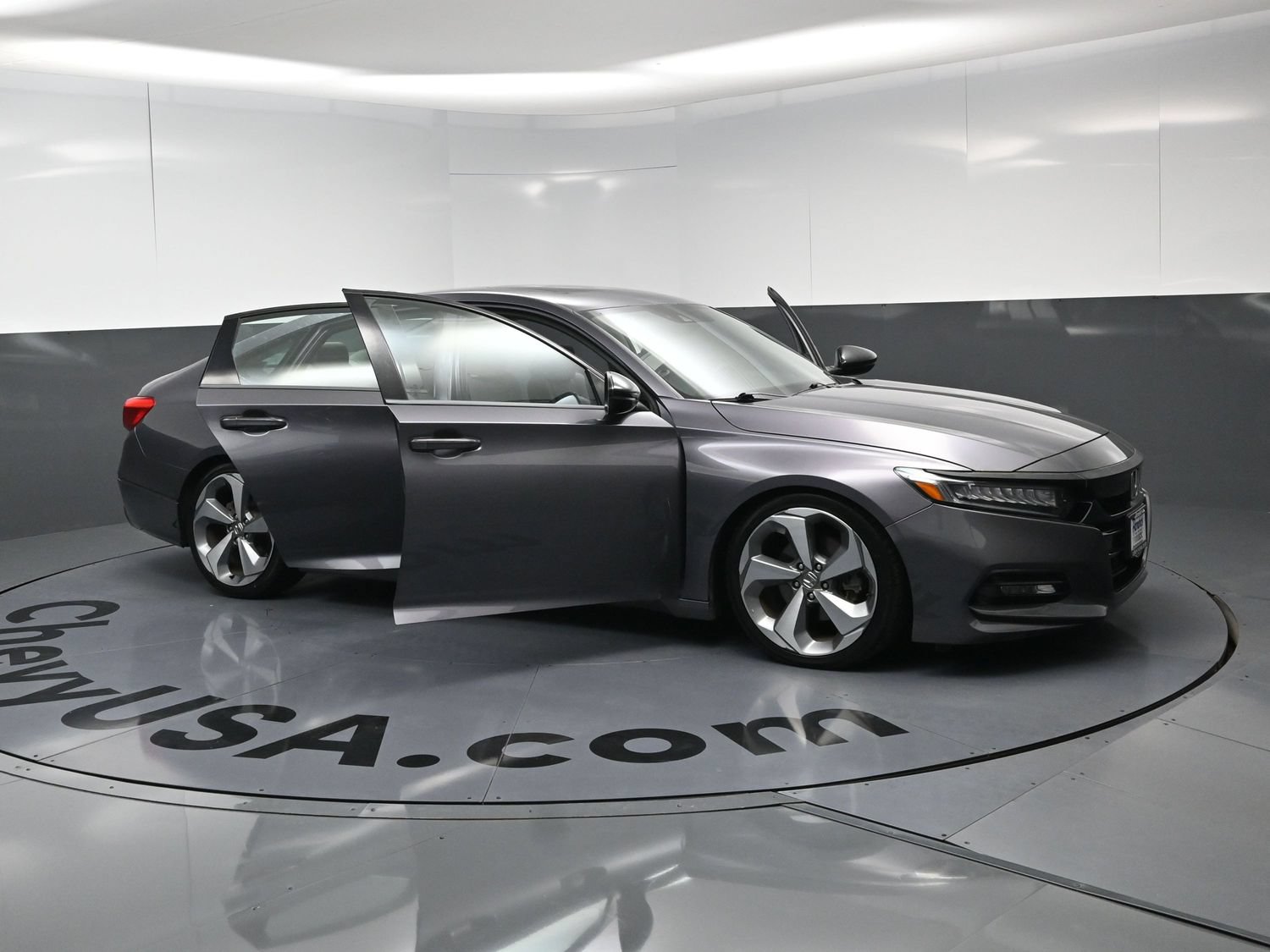 Used 2018 Honda Accord Touring image 22