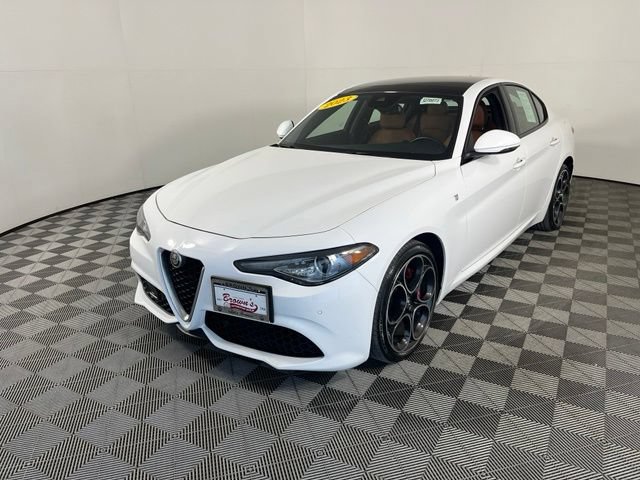 Used 2023 Alfa Romeo Giulia Ti w/ Active Assist Plus Package AWD/4WD image 3
