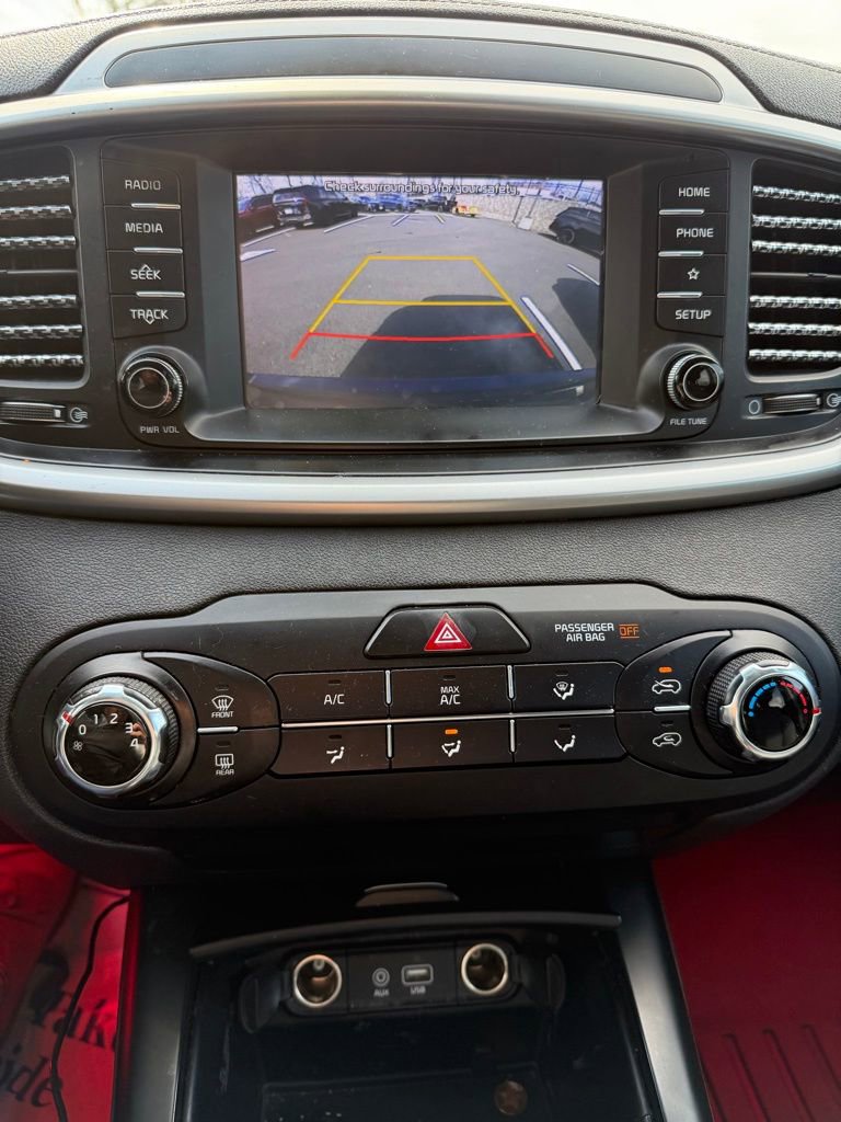 Used 2019 Kia Sorento LX image 10