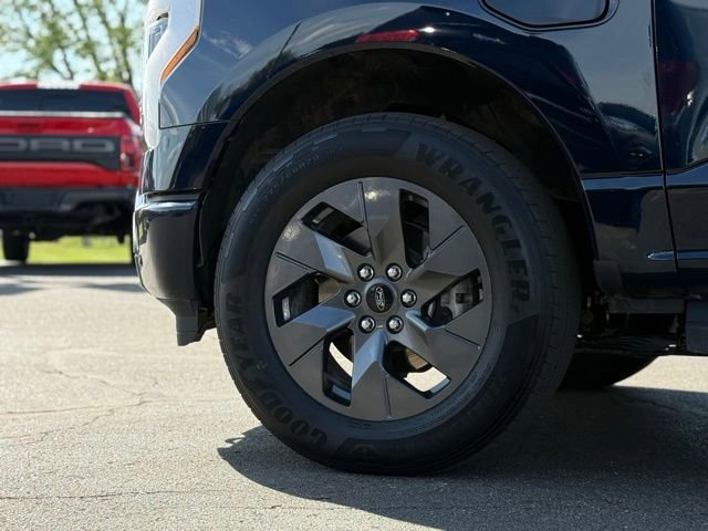 Used 2025 Ford F150 Lightning Lariat AWD/4WD image 47