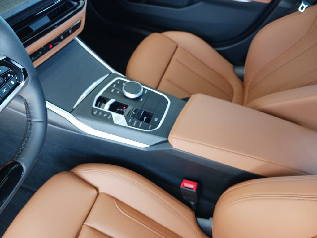 Used 2025 BMW 330i Sedan w/ Convenience Package RWD image 11