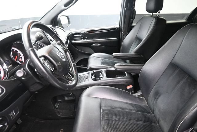 Used 2016 Dodge Grand Caravan SXT FWD image 17