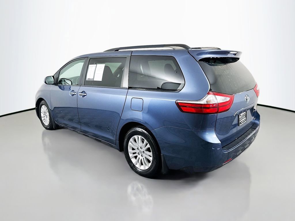 Used 2017 Toyota Sienna XLE image 5