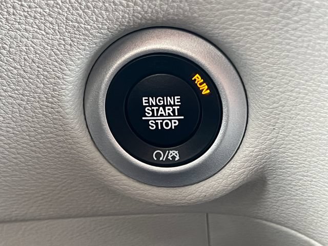 Used 2024 Chrysler Pacifica Limited FWD image 35