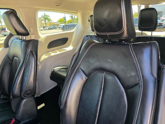 Certified 2023 Chrysler Pacifica Touring-L FWD image 16