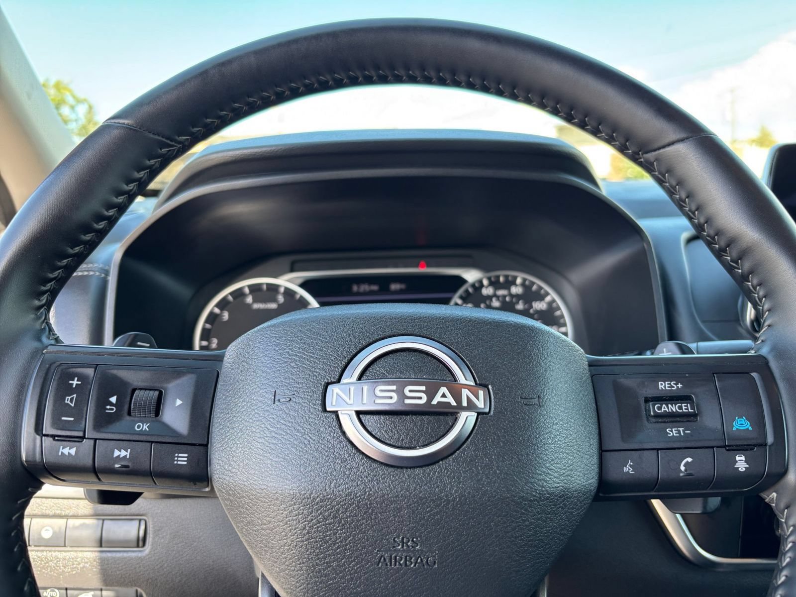 Used 2025 Nissan Rogue SV AWD/4WD image 29