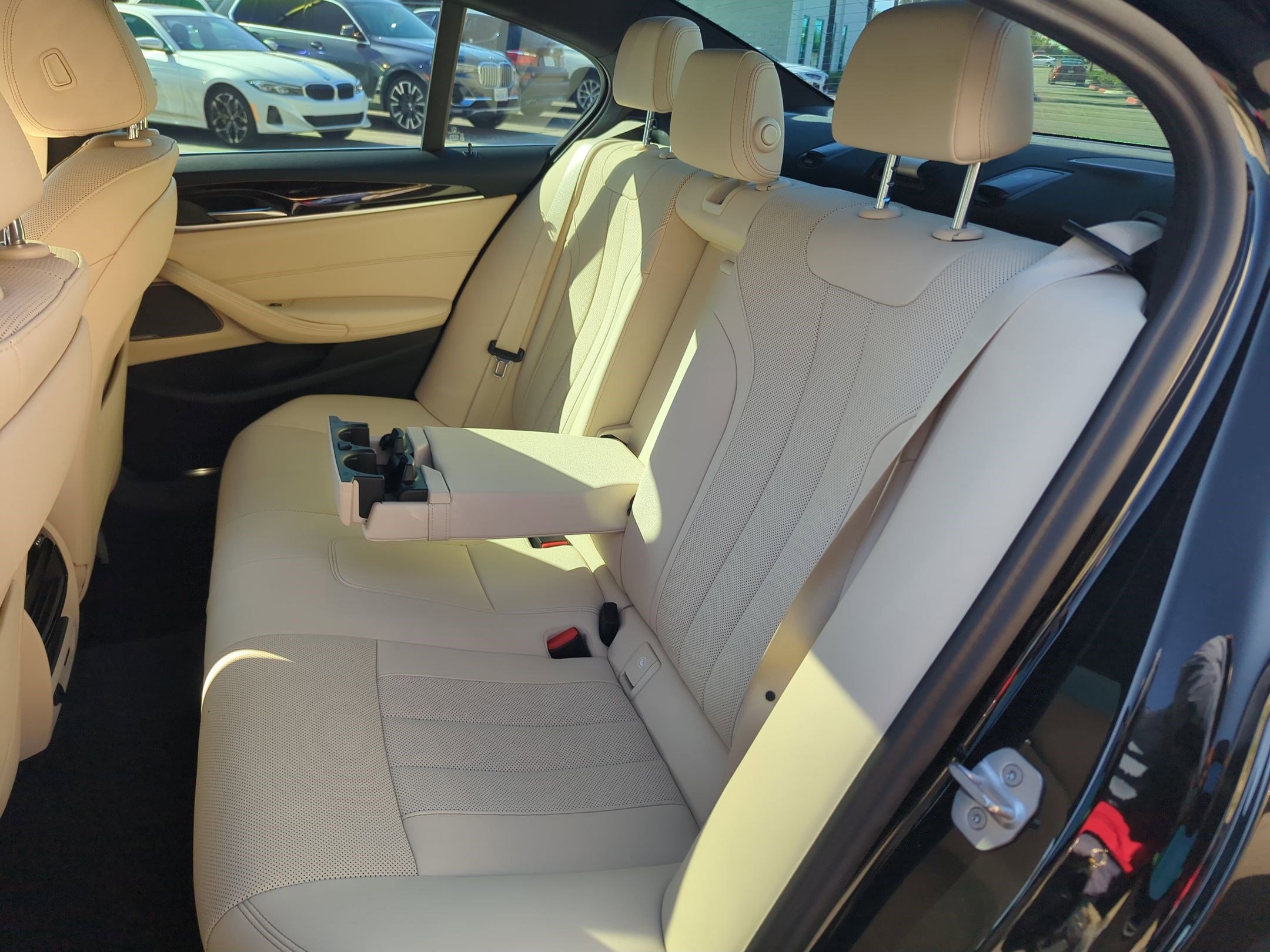 Used 2023 BMW 530i w/ Premium Package image 31