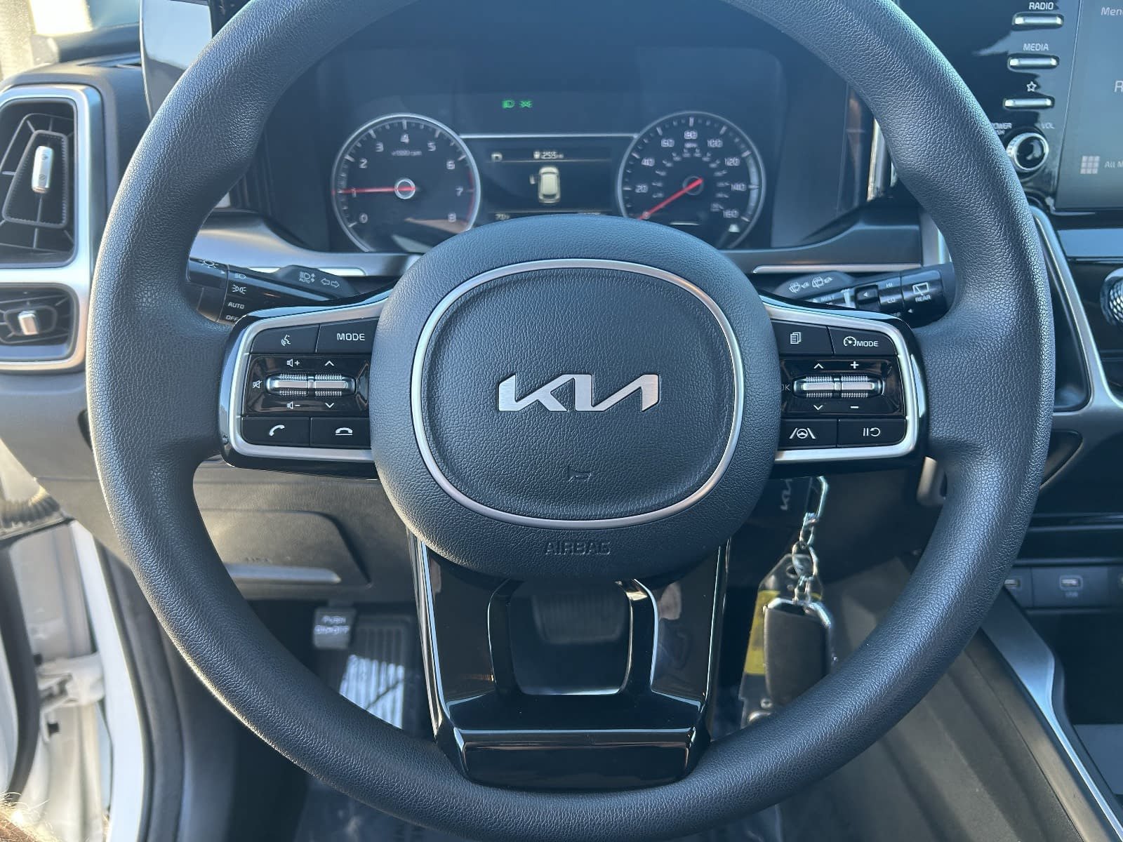 Used 2022 Kia Sorento LX FWD image 25