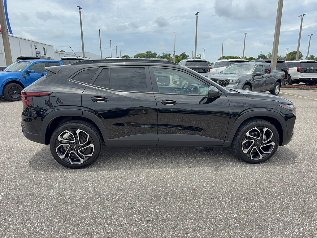 Used 2025 Chevrolet Trax RS w/ Sunroof Package FWD image 5