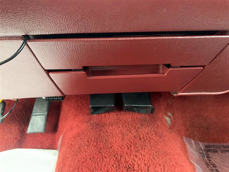 Used 1992 Oldsmobile Custom Cruiser image 26