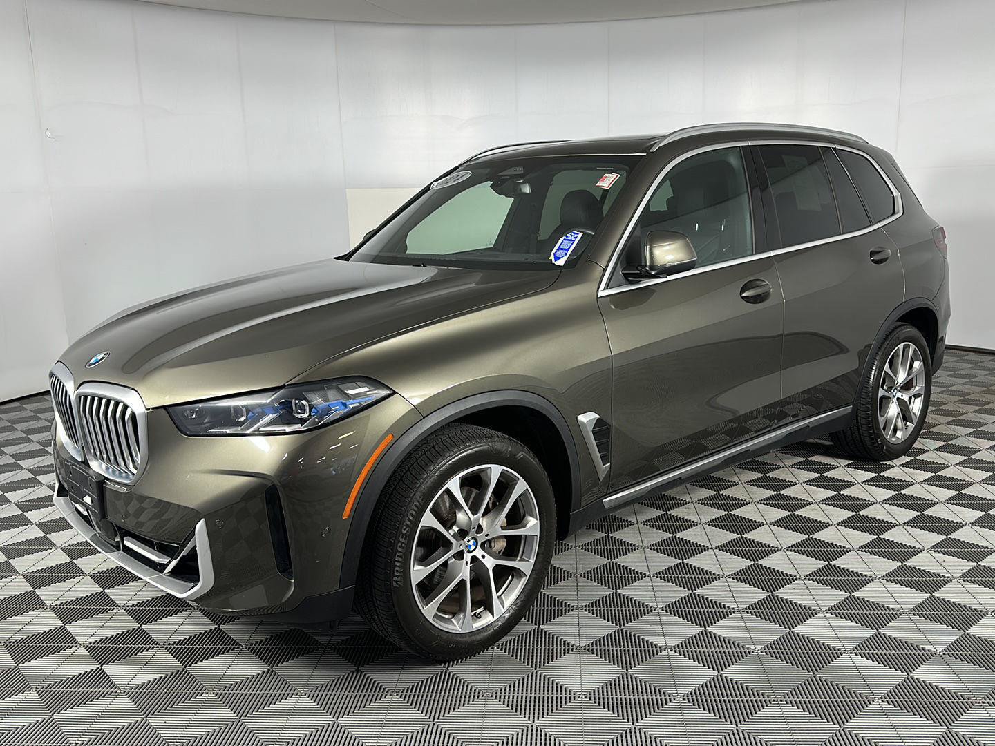 Used 2024 BMW X5 xDrive40i w/ Premium Package AWD/4WD image 6