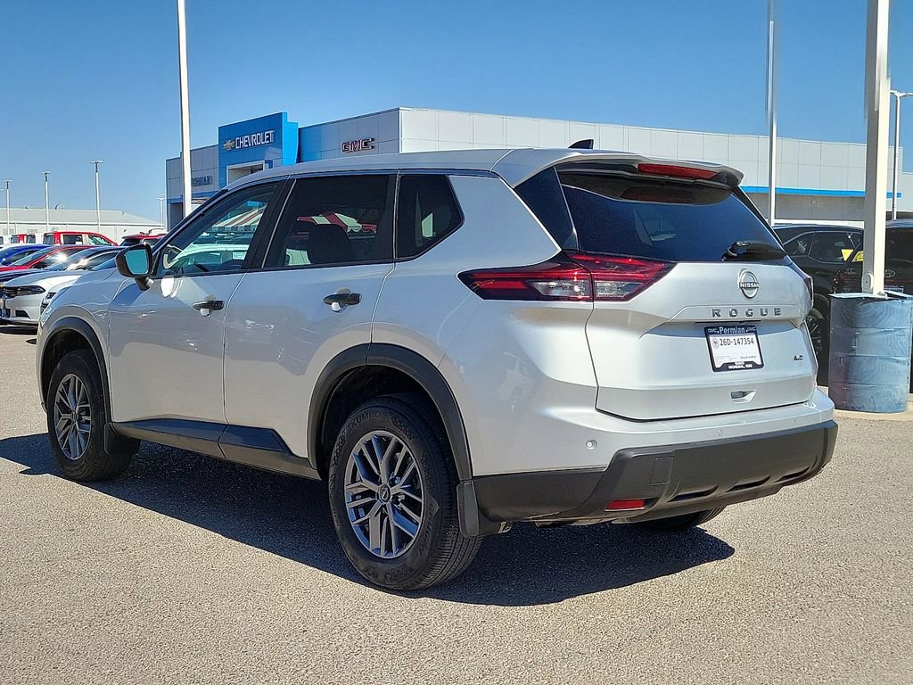Used 2024 Nissan Rogue S AWD/4WD image 7