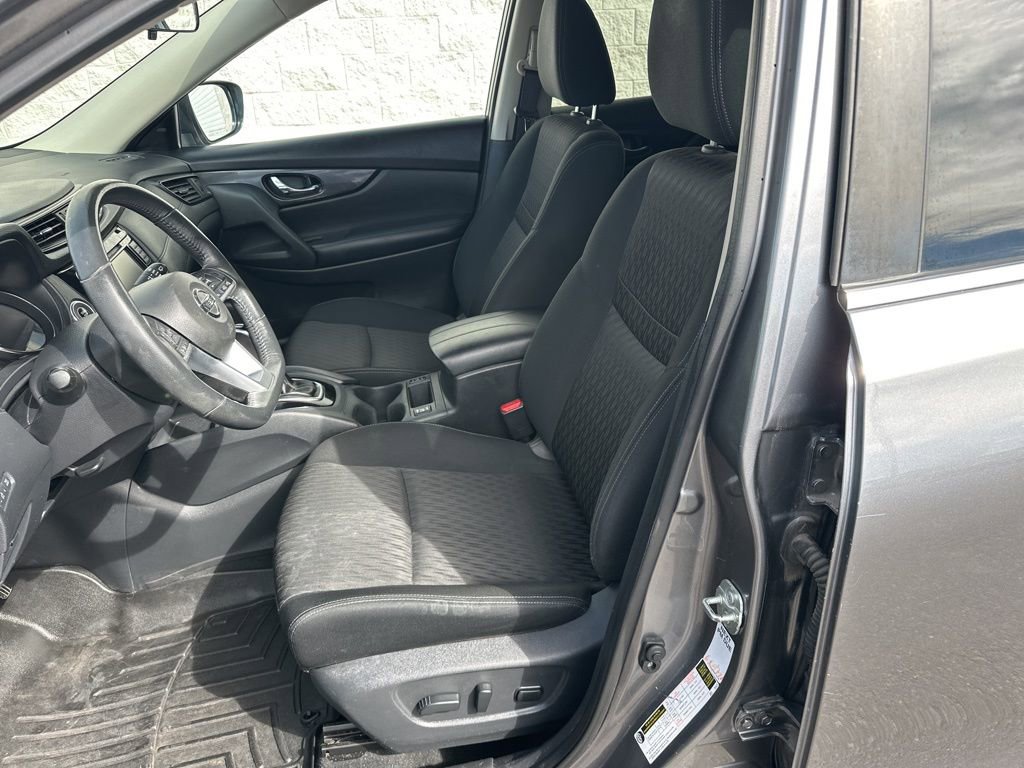 Used 2018 Nissan Rogue SV image 9