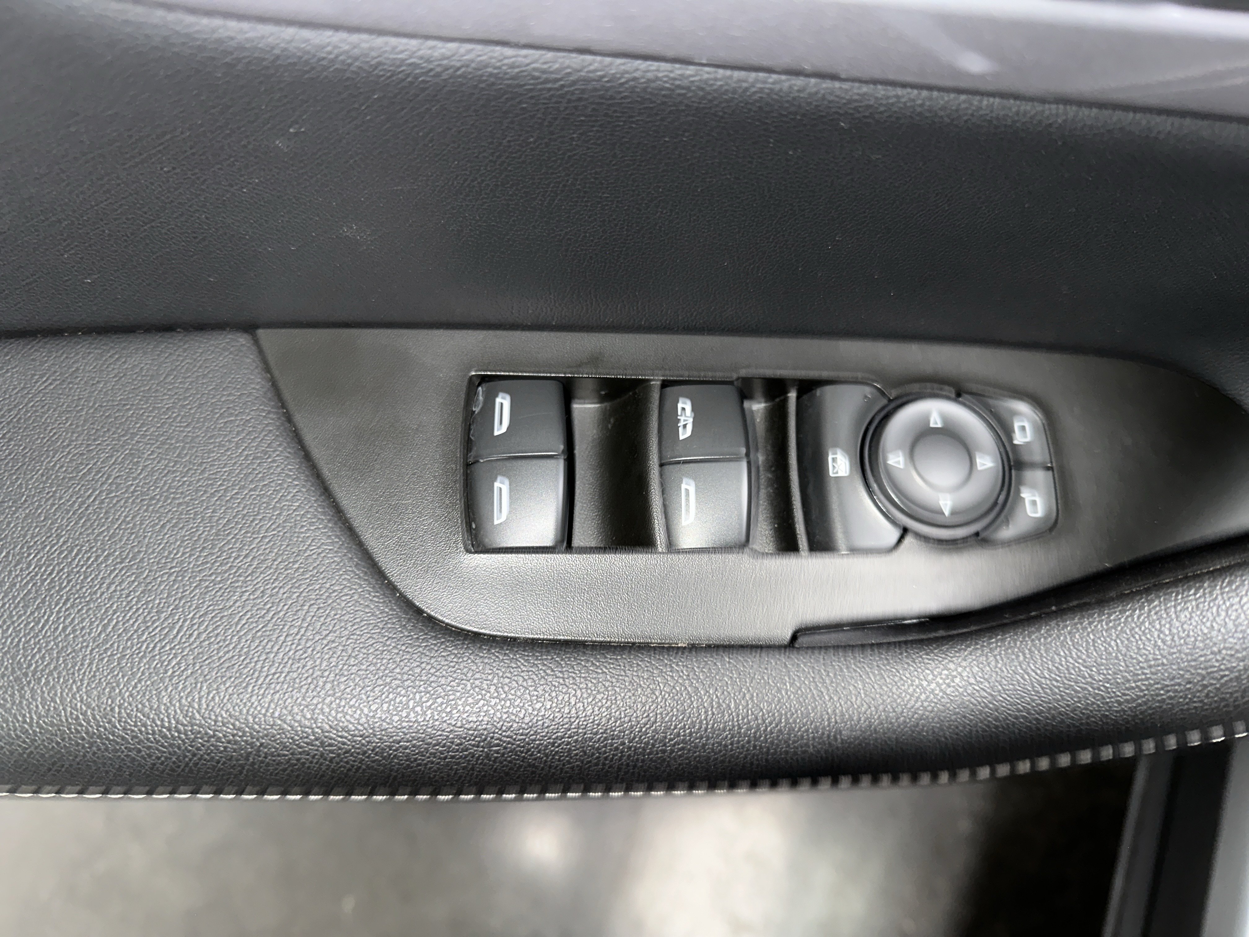 Used 2025 Chevrolet Blazer LT FWD image 16