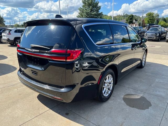 Certified 2023 Chrysler Pacifica Touring-L FWD image 6