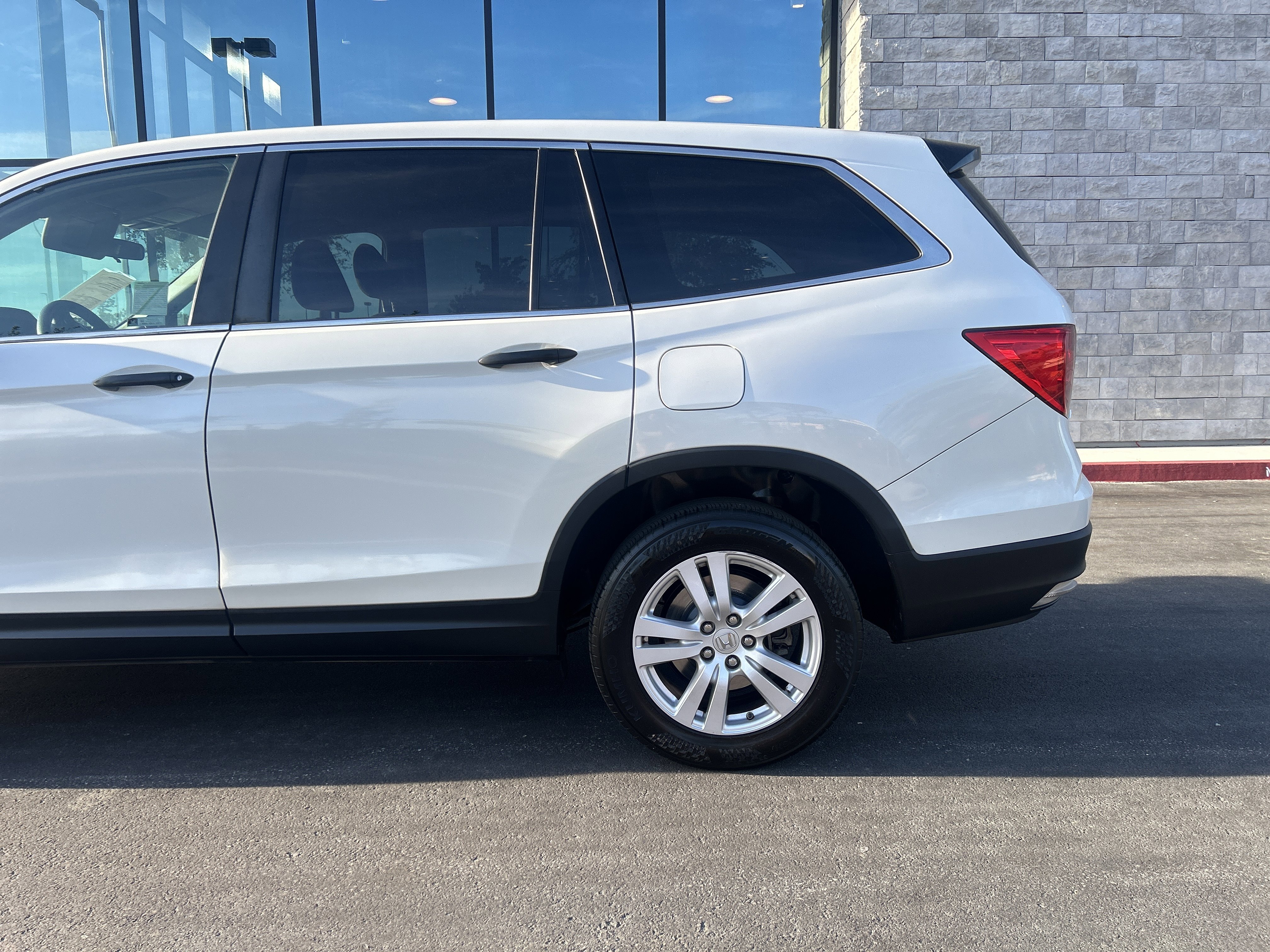 Used 2018 Honda Pilot LX image 8