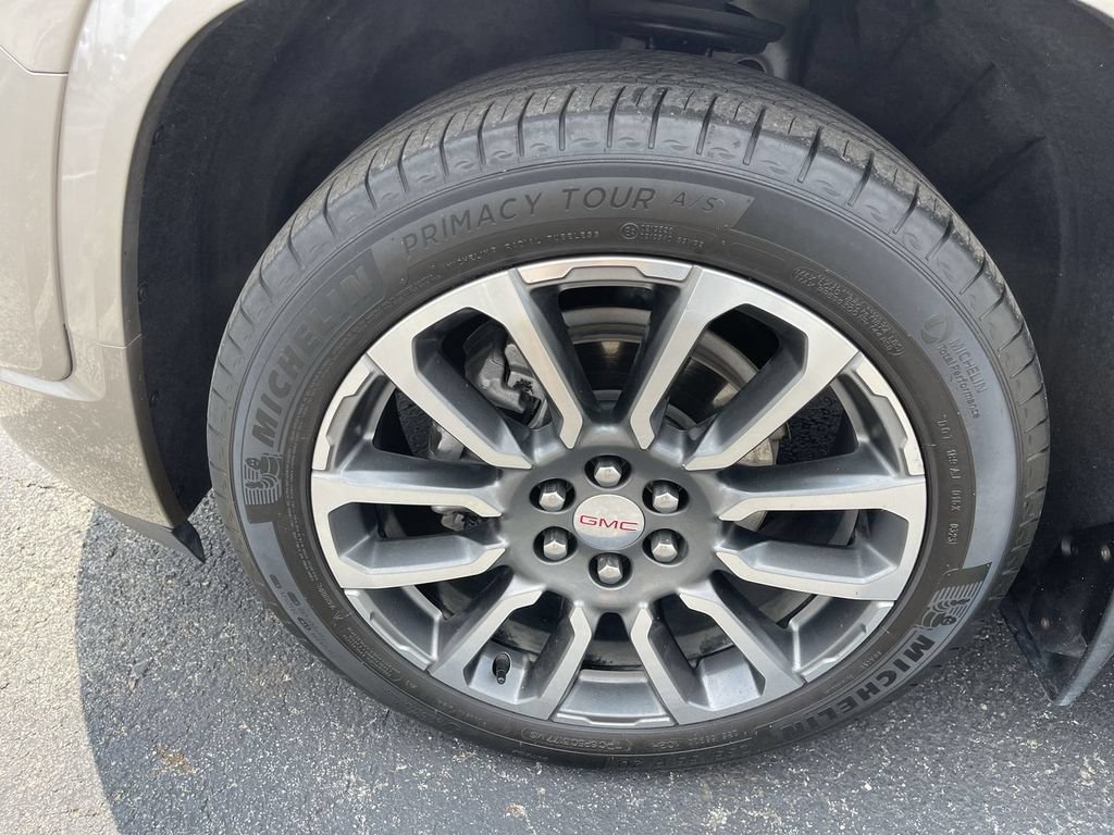 Used 2022 GMC Acadia Denali w/ Denali Ultimate Package AWD/4WD image 10