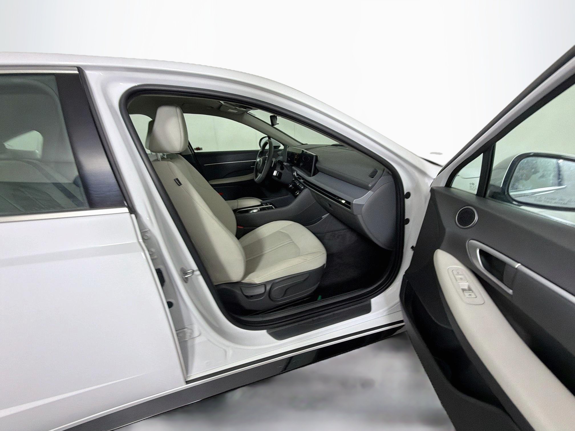 Used 2025 Hyundai Sonata SEL FWD image 29
