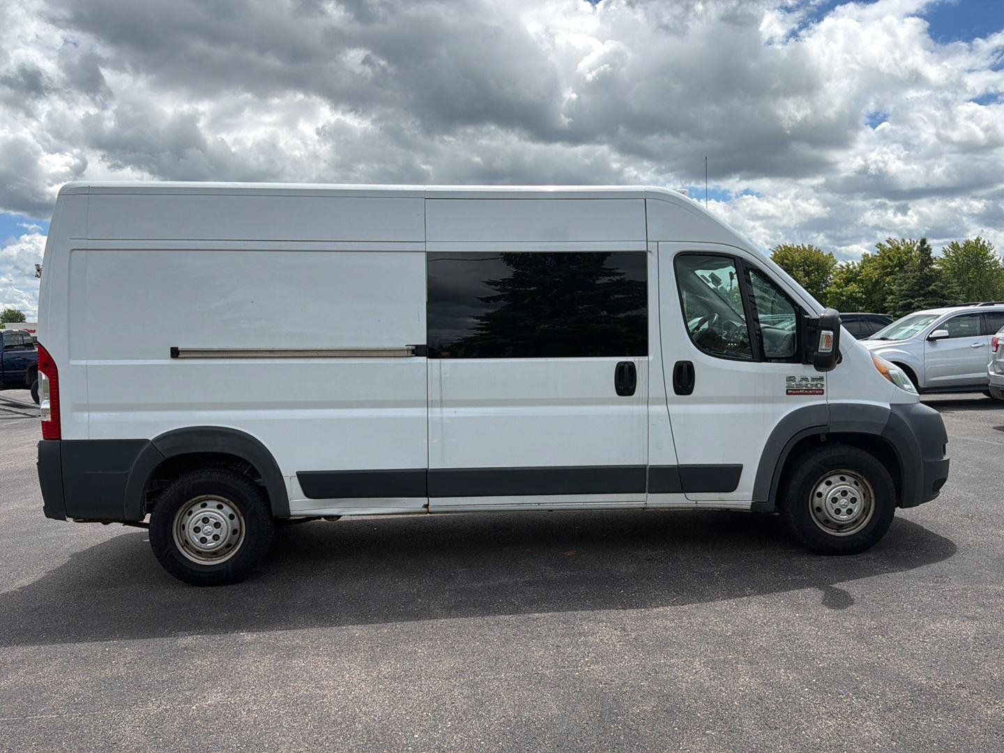 Used 2017 RAM ProMaster 2500 w/ Premium Appearance Group FWD image 8