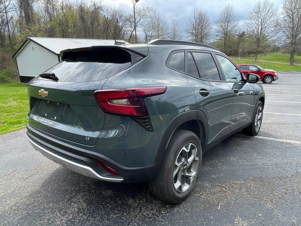 Certified 2025 Chevrolet Trax LT w/ LT Convenience Package image 3