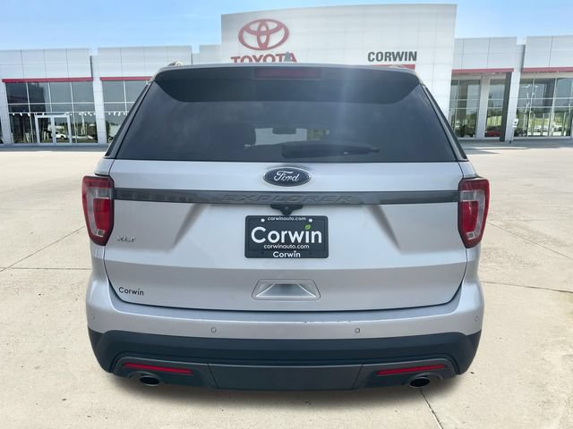 Used 2017 Ford Explorer XLT w/ Equipment Group 202A FWD image 4