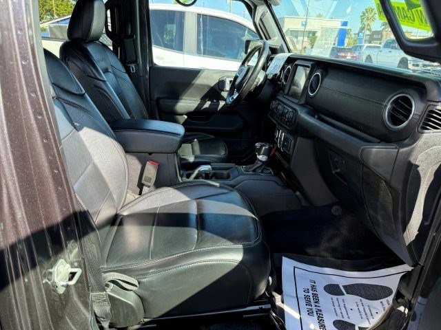 Used 2020 Jeep Wrangler Unlimited Sahara image 11