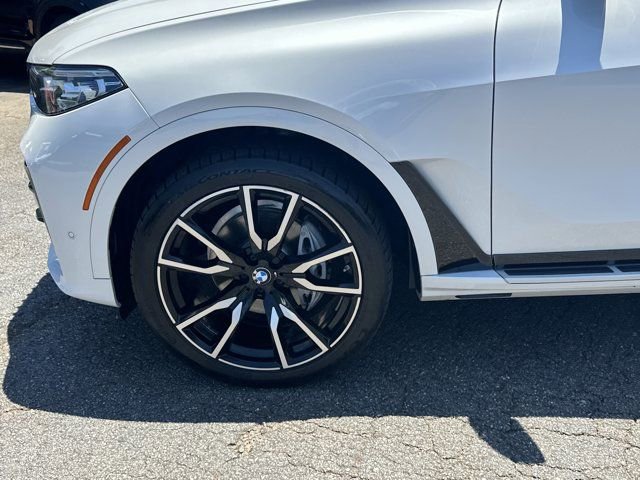 Used 2020 BMW X7 xDrive40i w/ M Sport Package AWD/4WD image 11