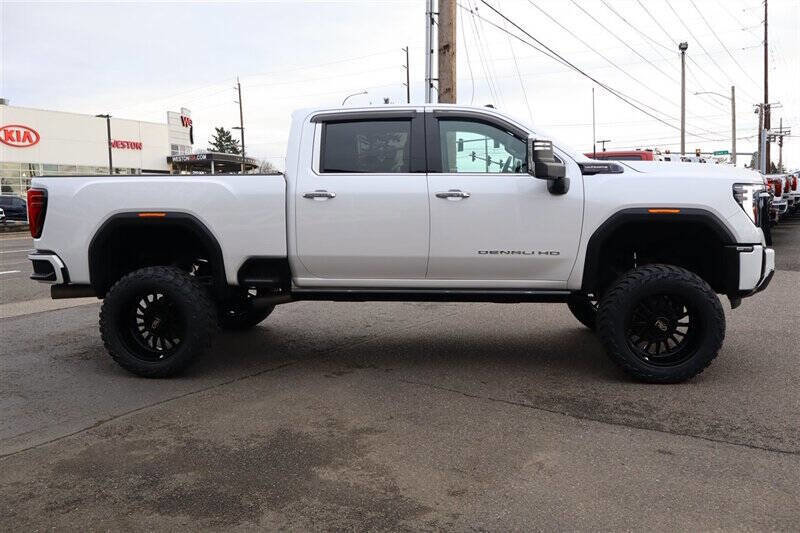 Used 2024 GMC Sierra 3500 Denali Ultimate image 6