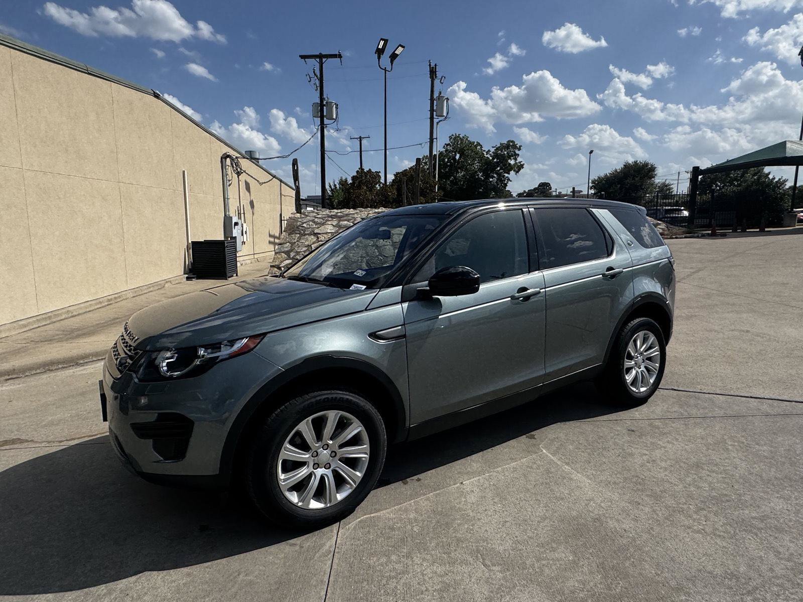 Used 2017 Land Rover Discovery Sport SE AWD/4WD image 2