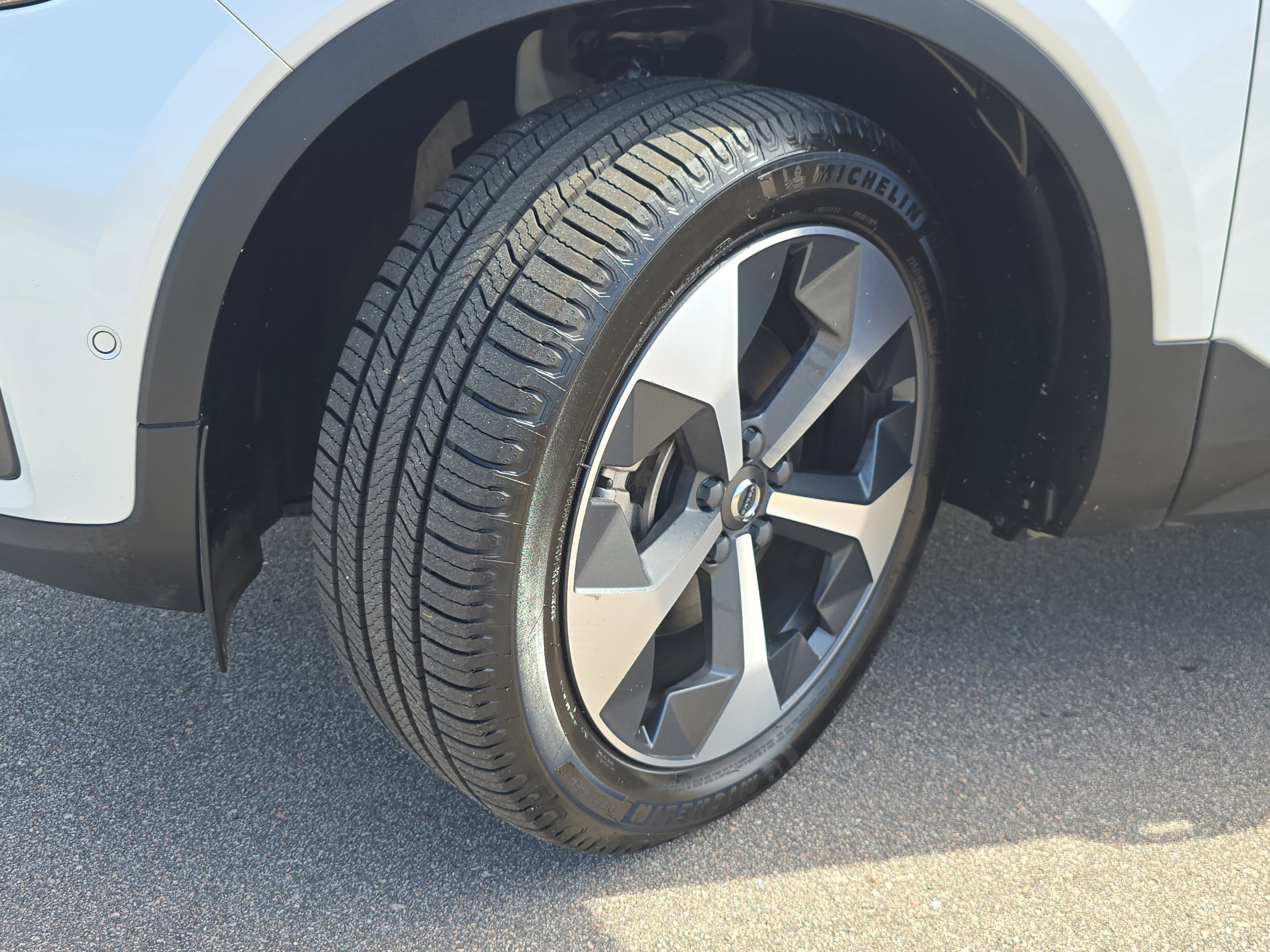 Used 2023 Volvo XC40 B4 Plus w/ Driver Assist Package image 34