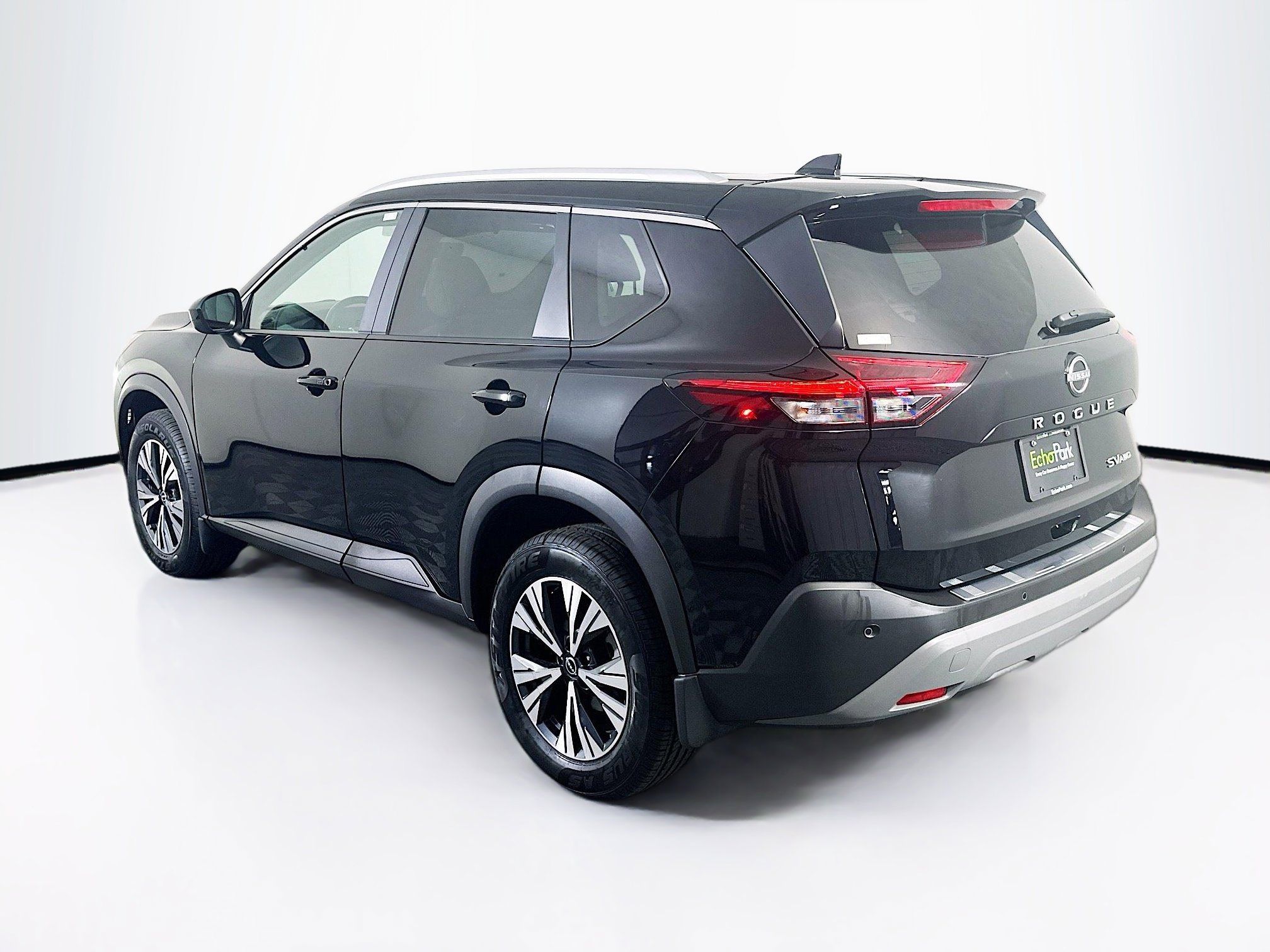 Used 2023 Nissan Rogue SV w/ SV Premium B Package image 5