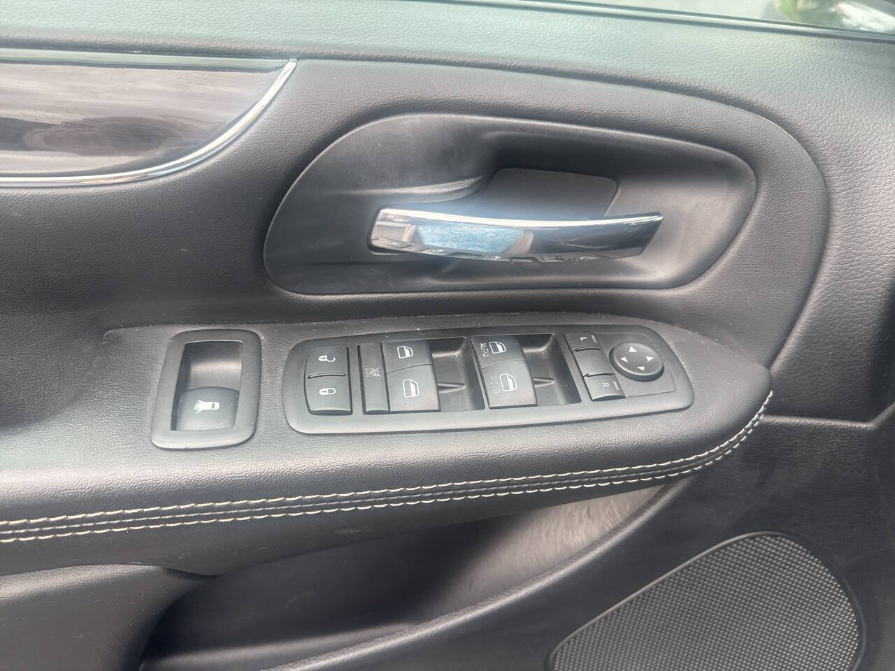 Used 2014 Dodge Grand Caravan SE FWD image 16
