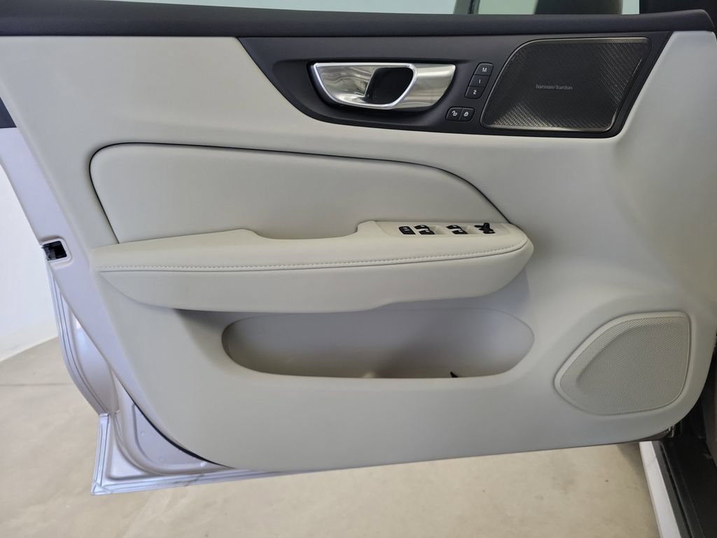 New 2026 Volvo V60 B5 Cross Country Ultra w/ Protection Package Premier AWD/4WD image 21