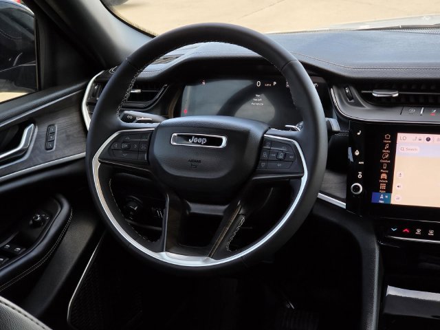 Used 2026 Jeep Grand Cherokee L Limited AWD/4WD image 17