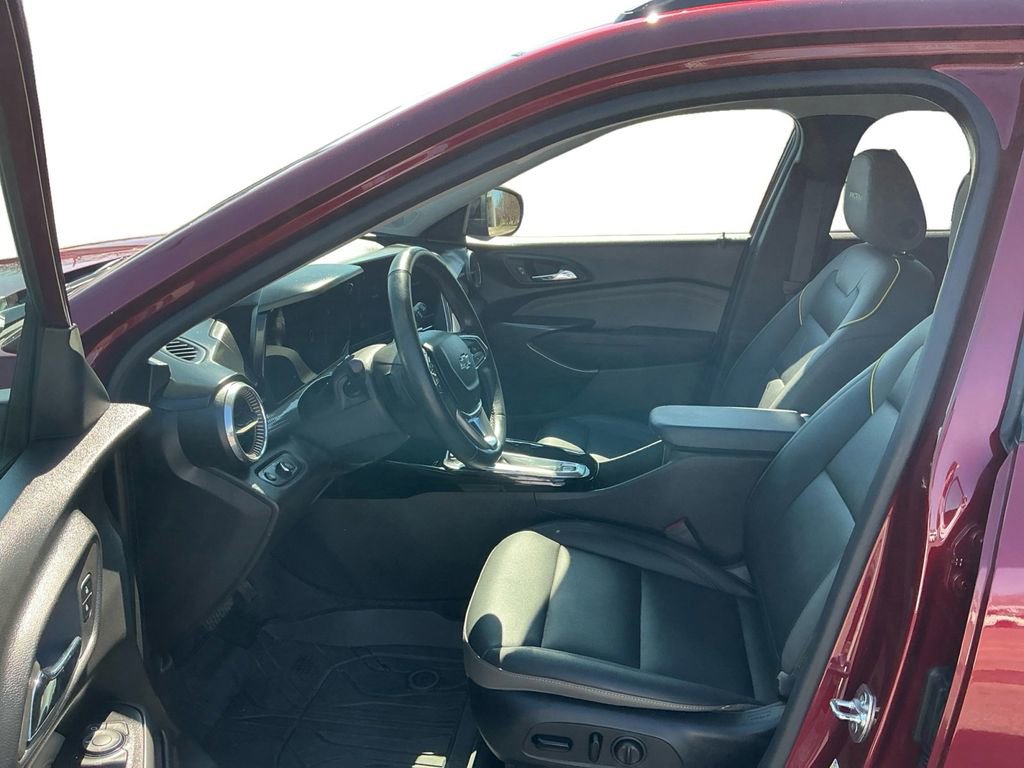 Used 2024 Chevrolet Trax ACTIV w/ Sunroof Package image 14