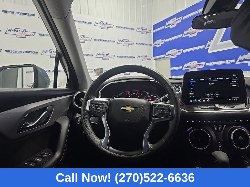 Used 2025 Chevrolet Blazer LT image 2