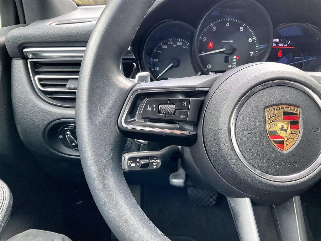 Certified 2023 Porsche Macan AWD/4WD image 23