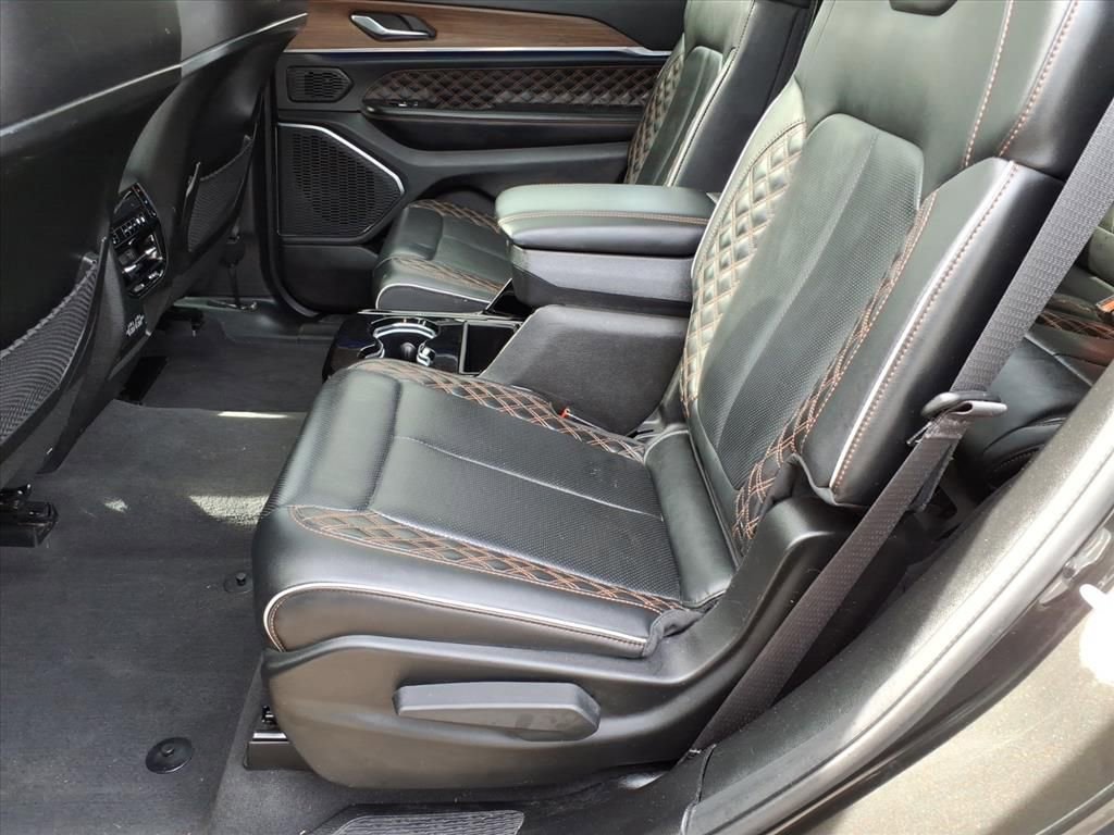 Used 2022 Jeep Grand Cherokee L Summit w/ Luxury Tech Group V AWD/4WD image 14