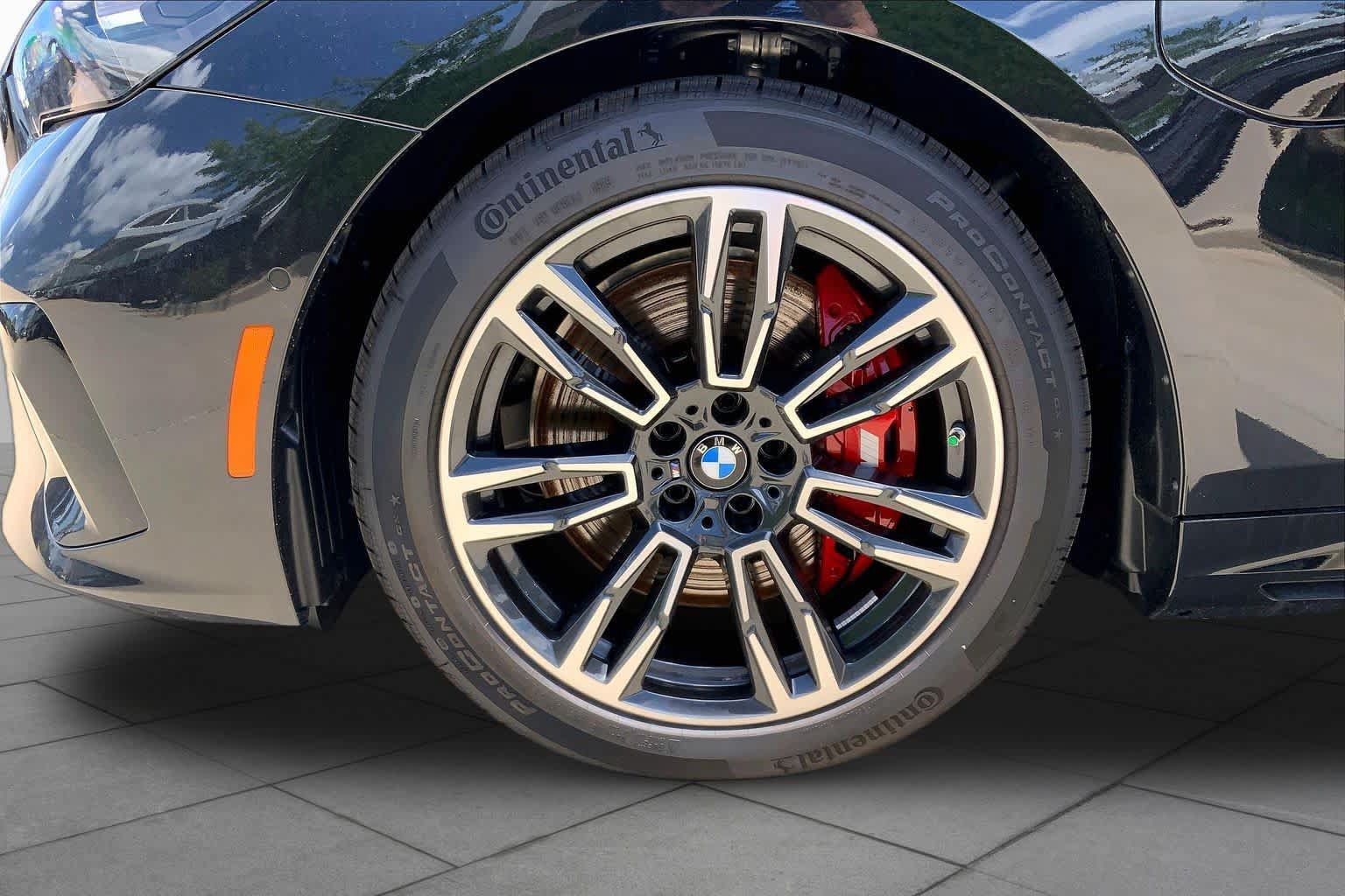 New 2026 BMW 550e xDrive w/ Premium Package AWD/4WD image 12